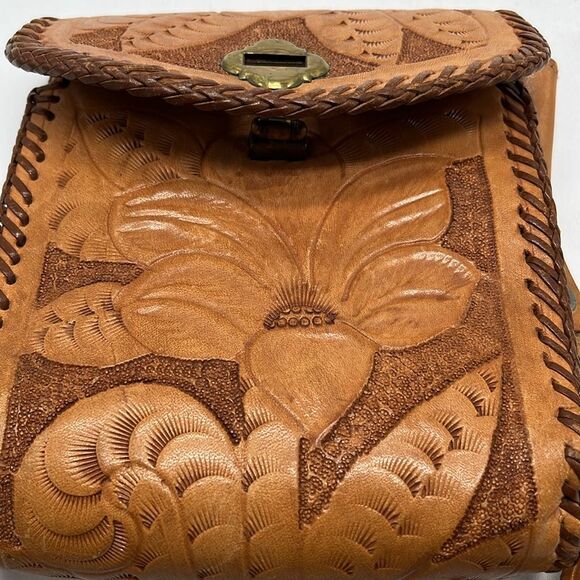 Vintage Hand Tooled Leather Shoulder Purse - Picture 6 of 9